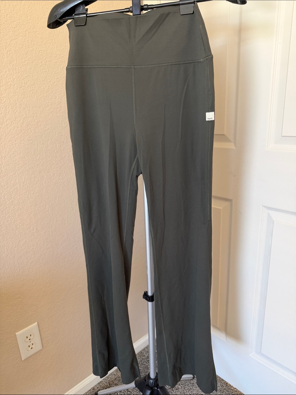 Vuori Halo Slim Flare Pant sz L